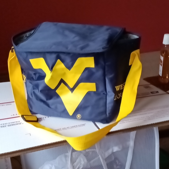 West Virginia Mountaineers insulated 6 pack/ Lunch - Picture 6 of 8